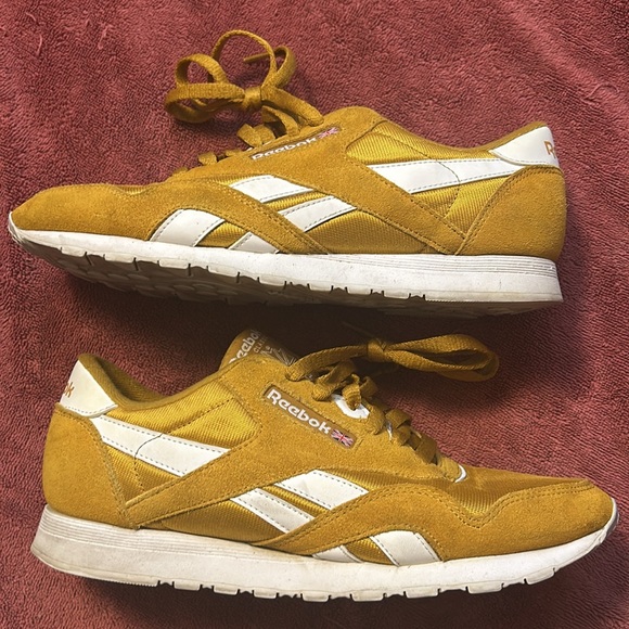 Gold Reeboks - Picture 3 of 6